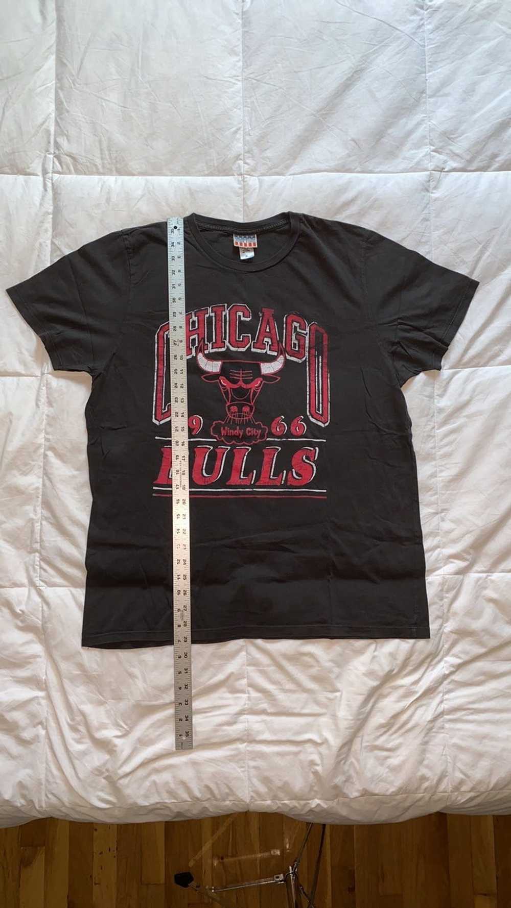 Junk Food × NBA Junk Food Chicago Bulls T Shirt - image 4