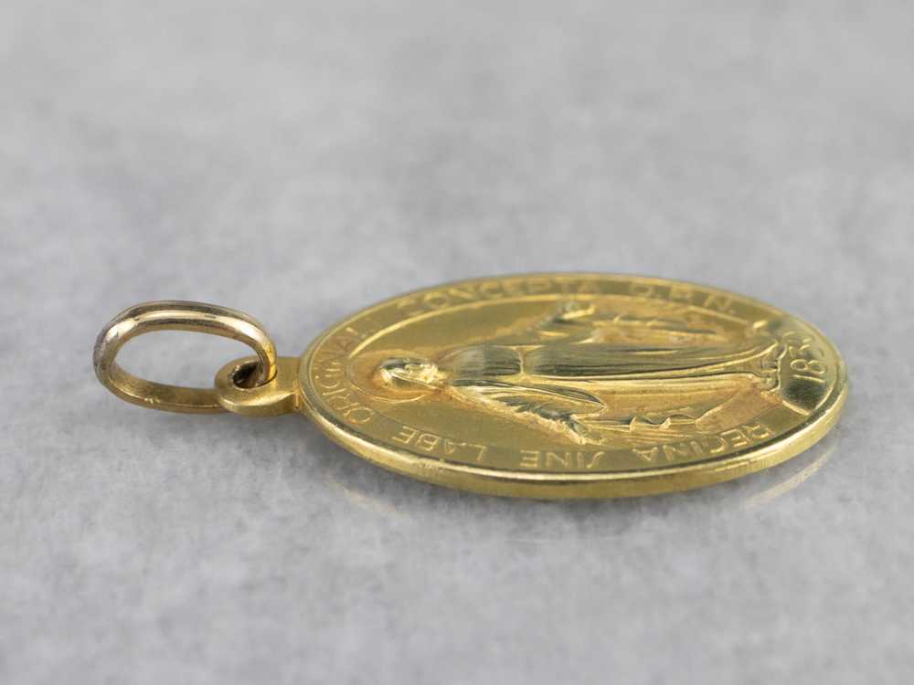 18K Gold Mary Medal Pendant - image 4
