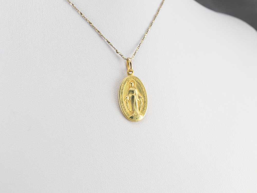 18K Gold Mary Medal Pendant - image 9