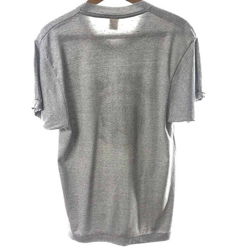 Vintage No College S Gray 1985 T-shirt Vintage In… - image 3