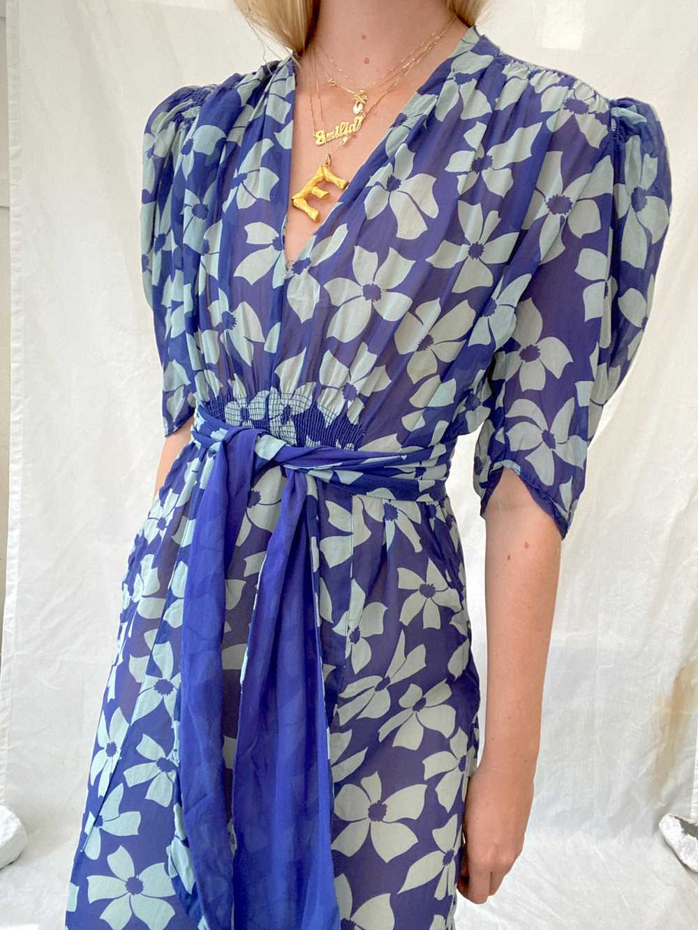 Blue Floral Print Chiffon Dress with Puffed Sleev… - image 3