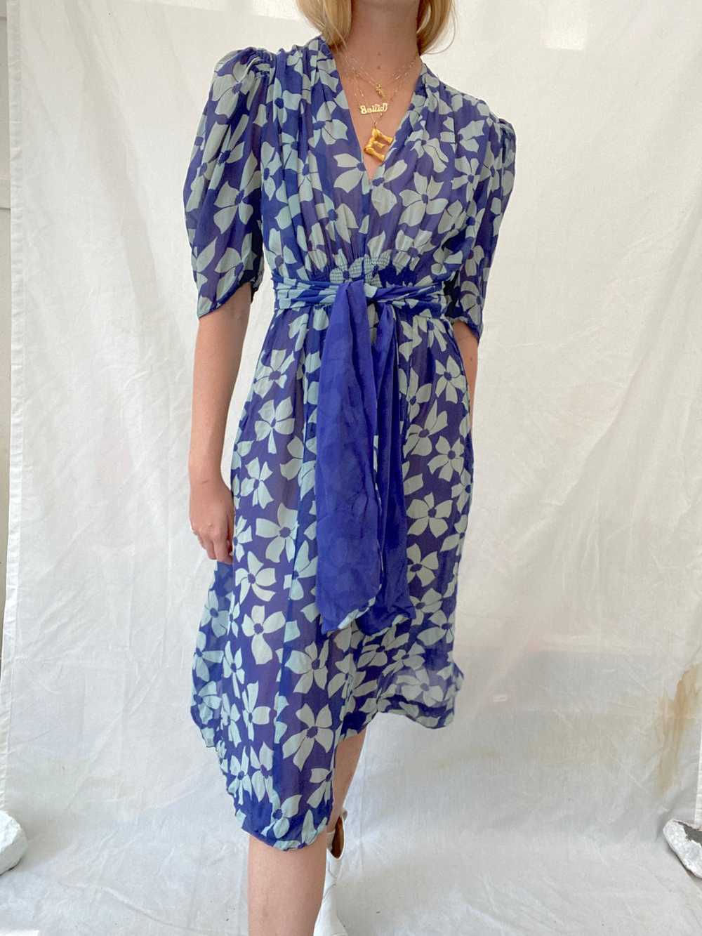 Blue Floral Print Chiffon Dress with Puffed Sleev… - image 4