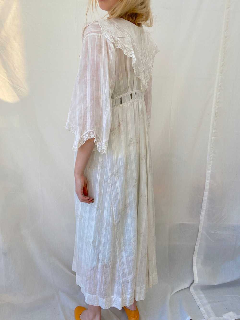 Edwardian Floral Print Cotton Robe - image 7