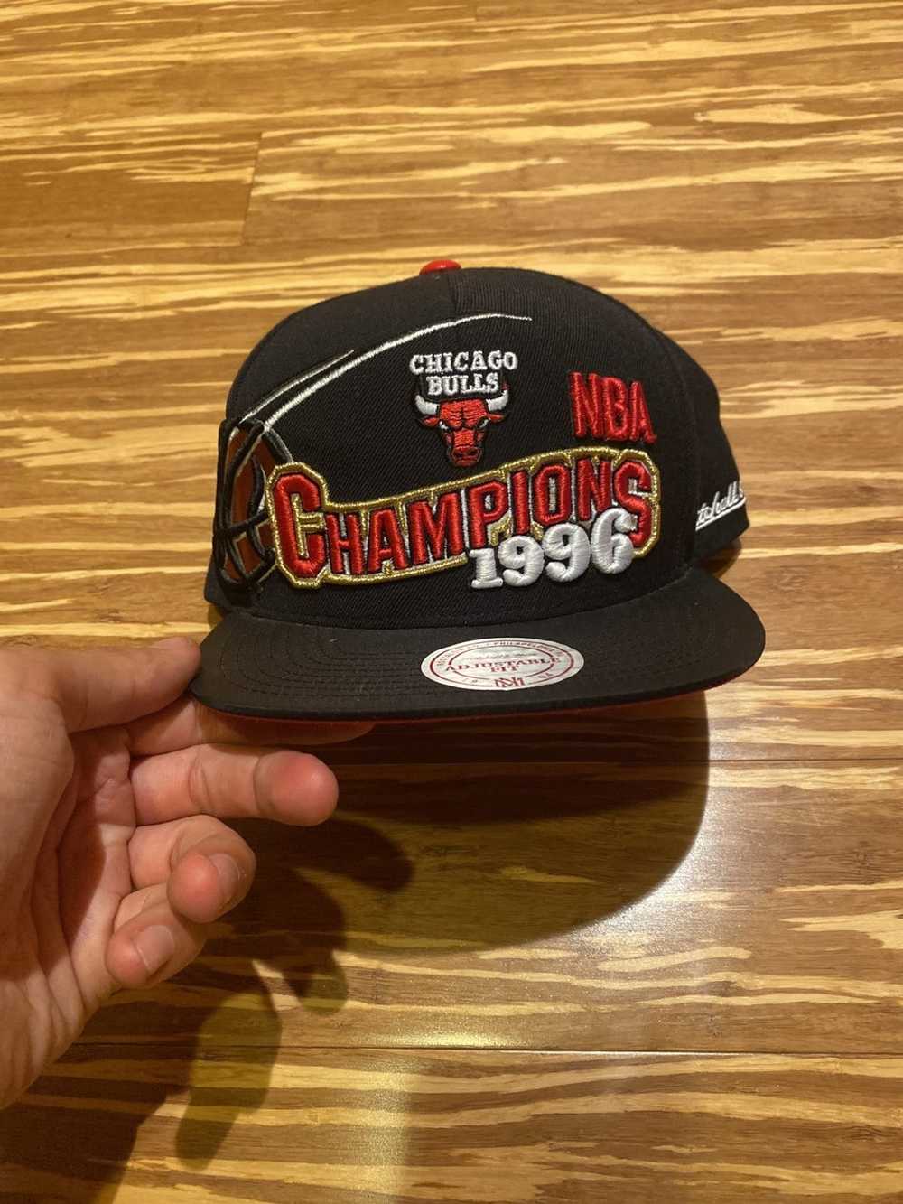 Mitchell & Ness Vintage Embroidered 1996 Chicago … - image 1