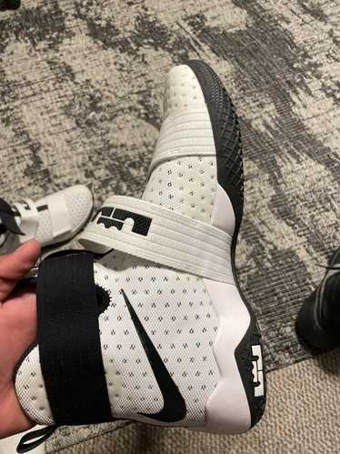 Nike Nike Lebron basketball shoes