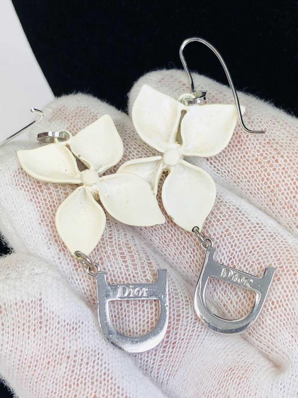 Dior Dior encrusted D floral earrings - image 2