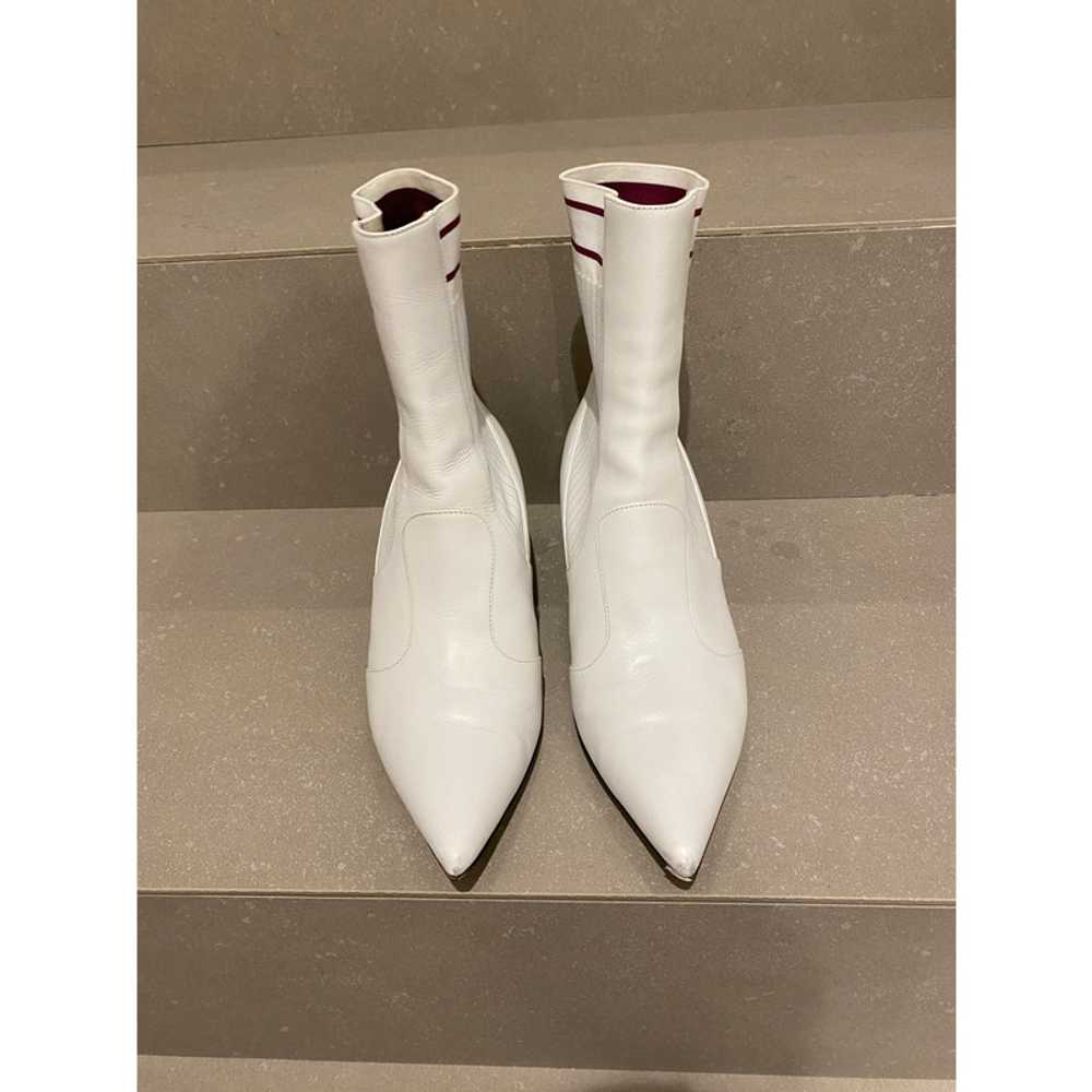 Fendi Ankle boots Leather in White - image 2