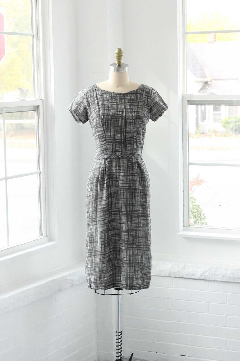 60s Grey Crosshatch Sheath Dress - image 2