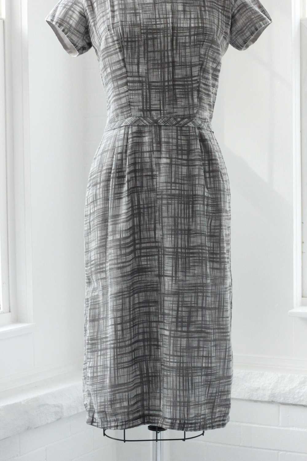 60s Grey Crosshatch Sheath Dress - image 6