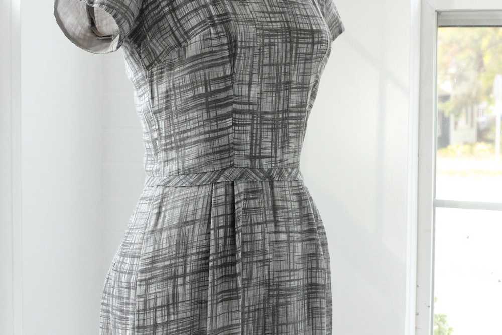 60s Grey Crosshatch Sheath Dress - image 8