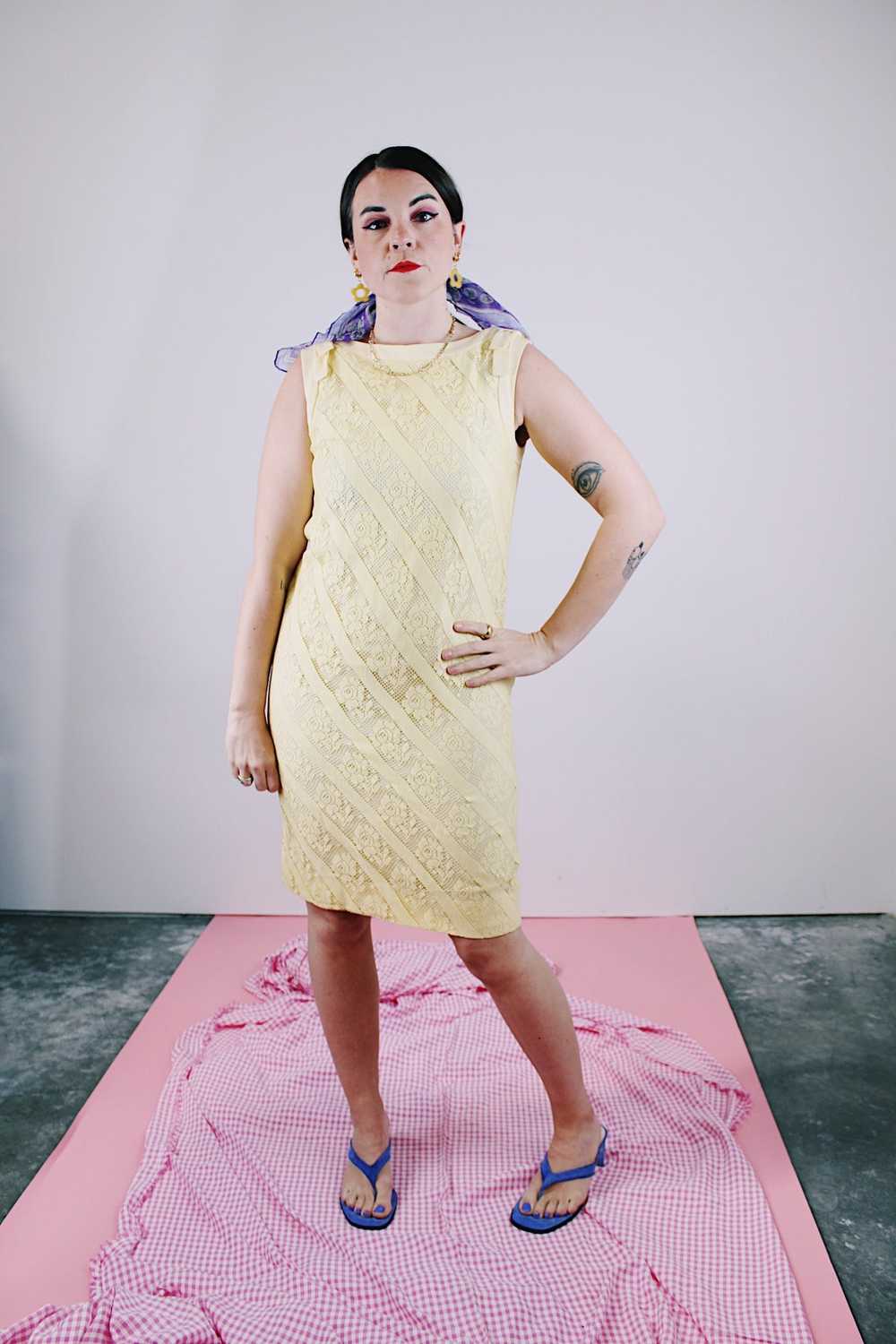 Sleeveless Lace Dress - image 5