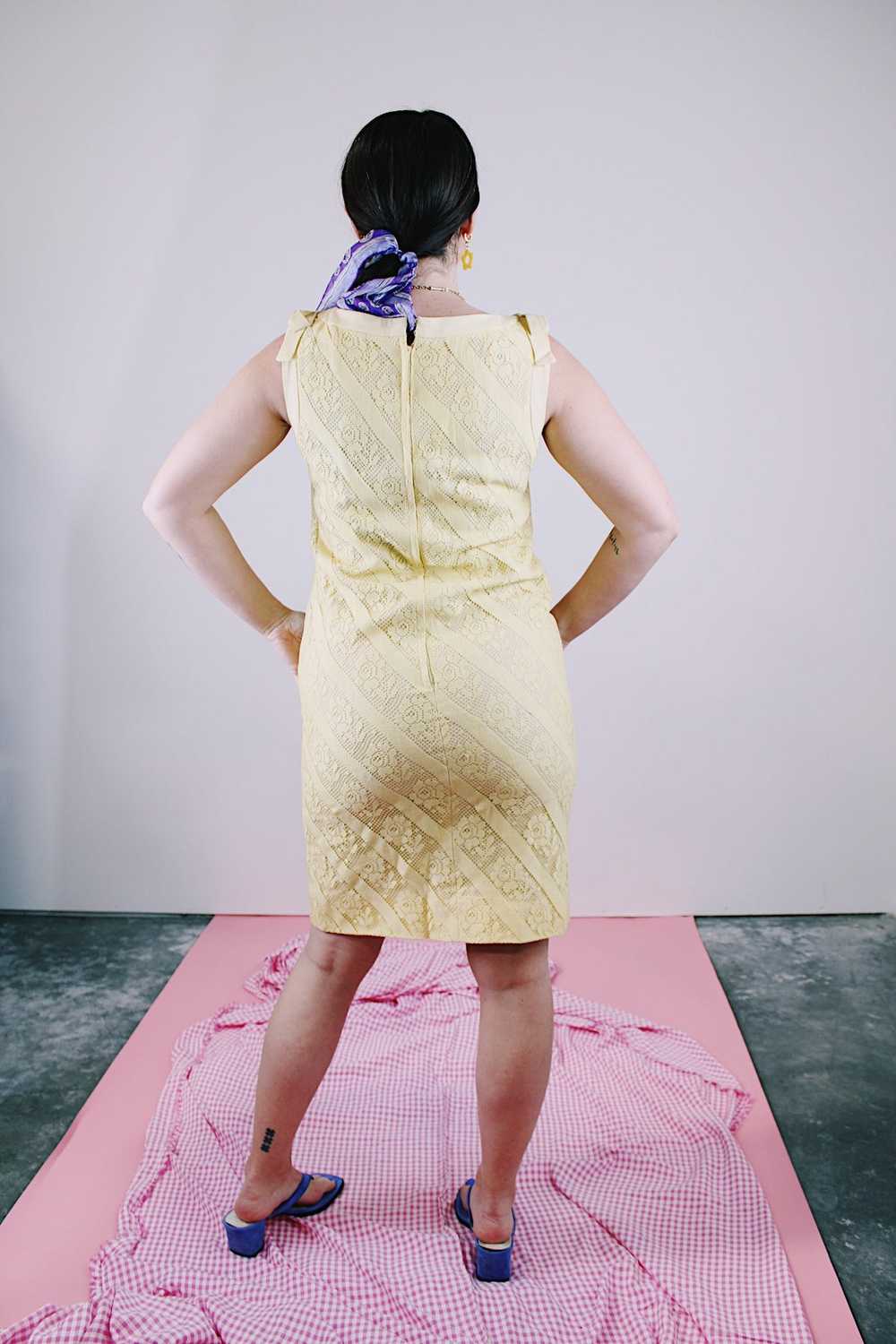 Sleeveless Lace Dress - image 6