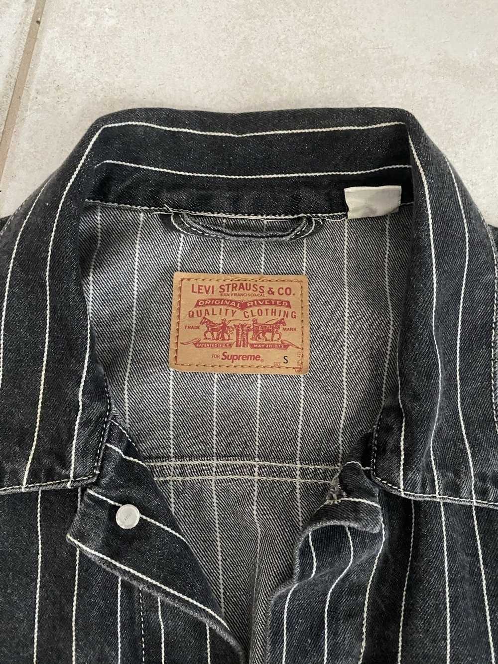 Levi's × Supreme Pinstripe Trucker Jacket - image 2