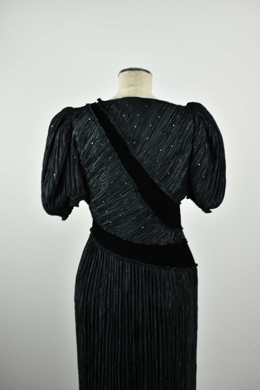 1980’s | Mary McFadden | Pleated Puff Sleeve Dres… - image 5