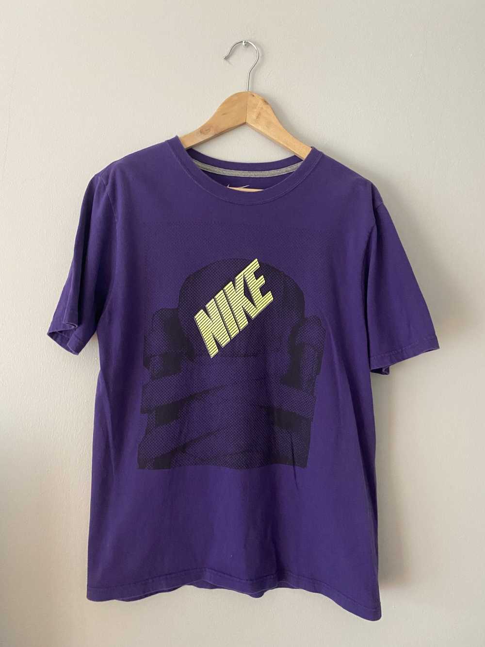 Nike Nike Duotone Sneaker Print - image 1