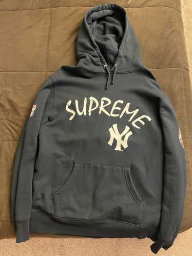 FW21 Supreme x New York Yankees Airbrush Hooded Sweatshirt Size Medium