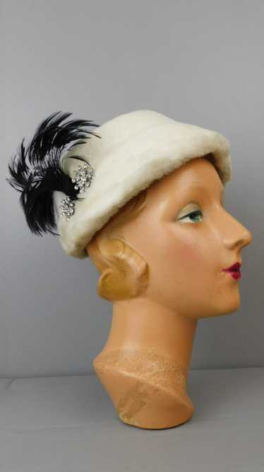 Vintage White Faux Fur Hat with Black Feathers an… - image 1