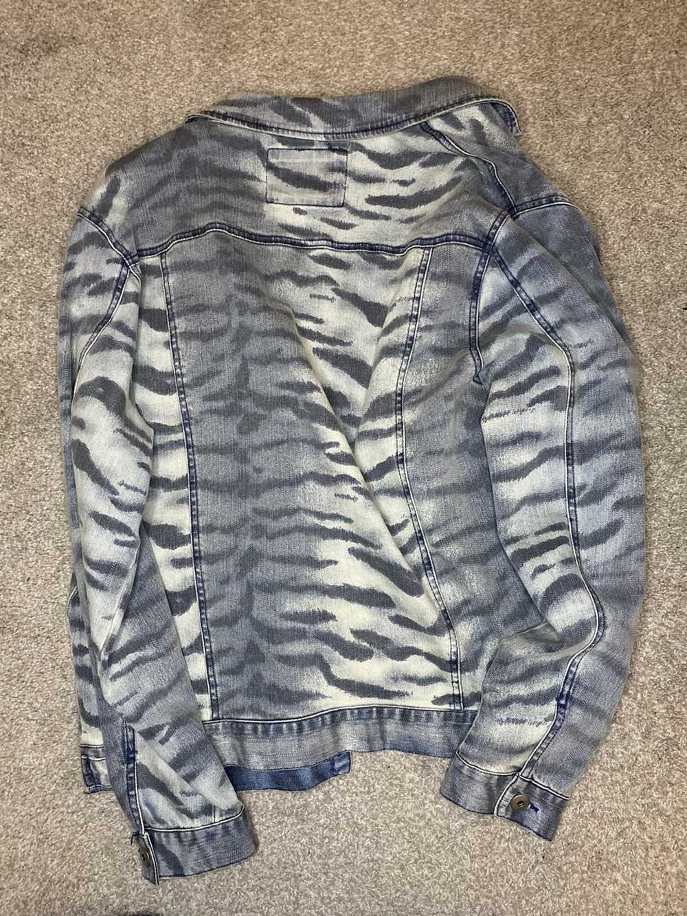 Streetwear Tiger striped medium denim wash jacket - image 2