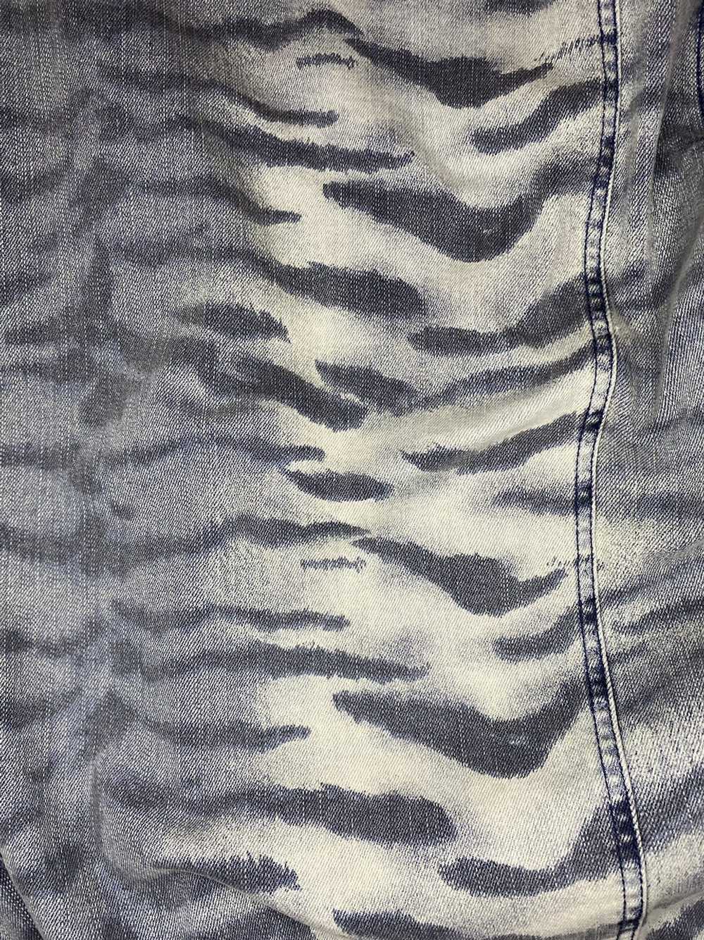 Streetwear Tiger striped medium denim wash jacket - image 3