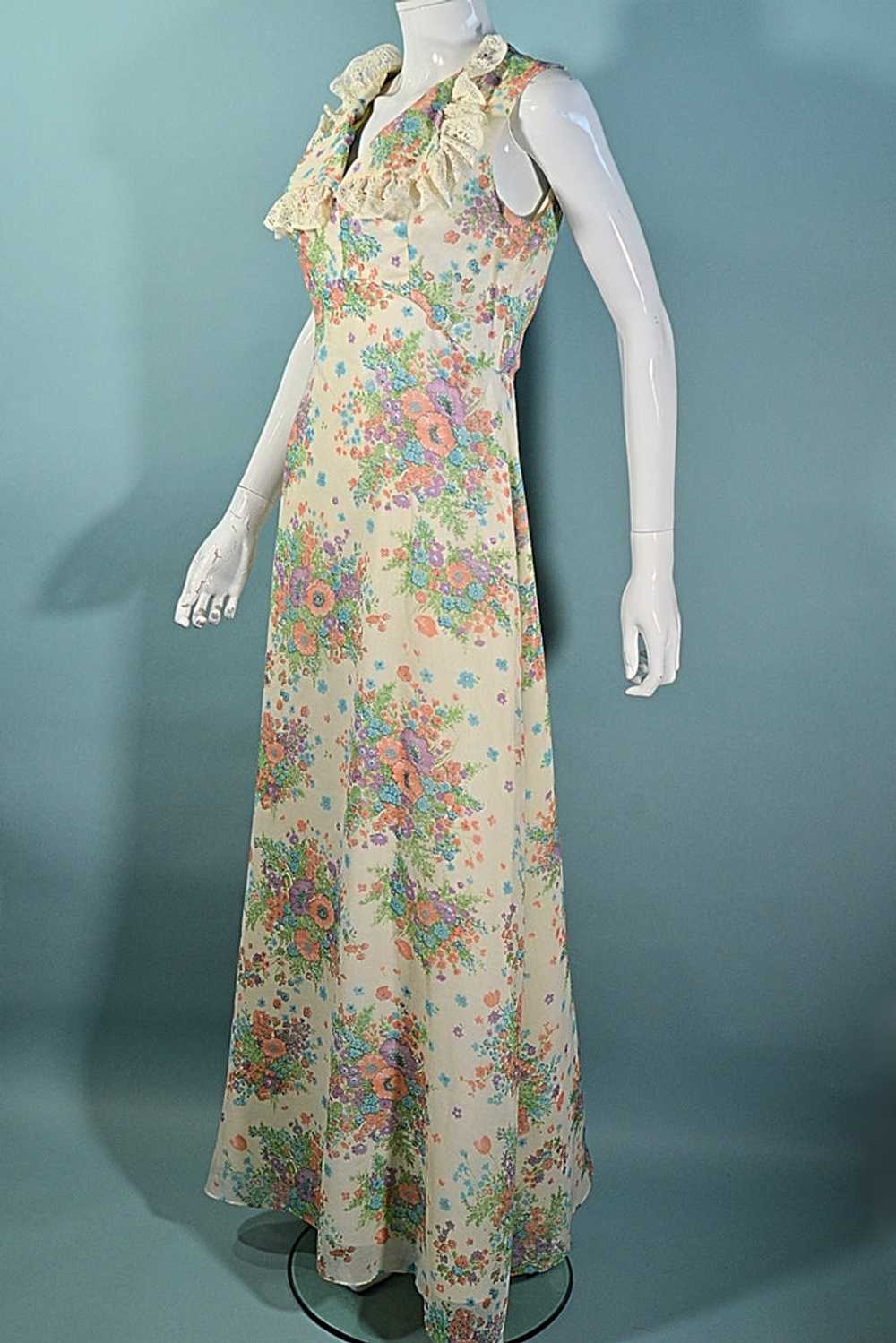 Vintage 60s/70s Floral Print Empire Waist Sleevel… - image 7