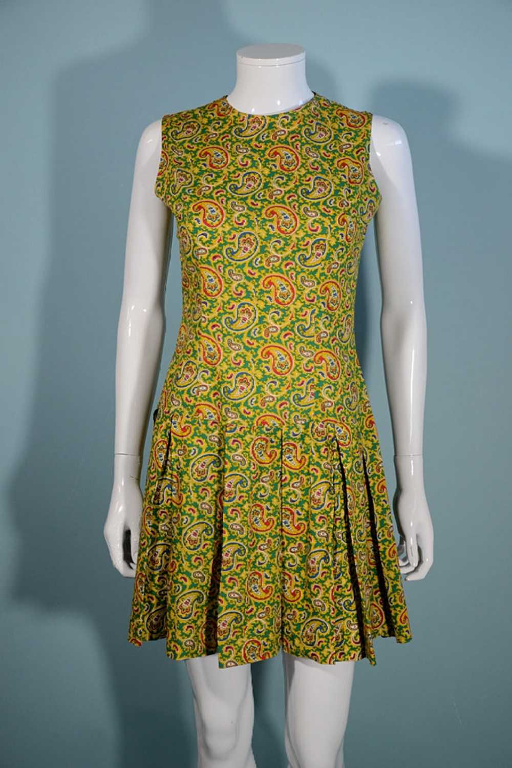 Vintage 1960s Mod Paisley Mini Dress Sleeveless P… - image 4