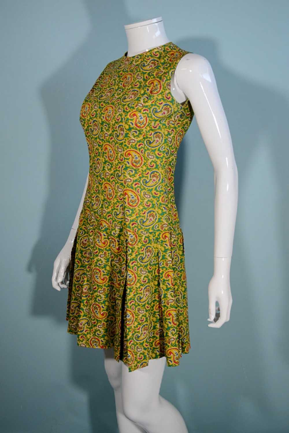 Vintage 1960s Mod Paisley Mini Dress Sleeveless P… - image 5