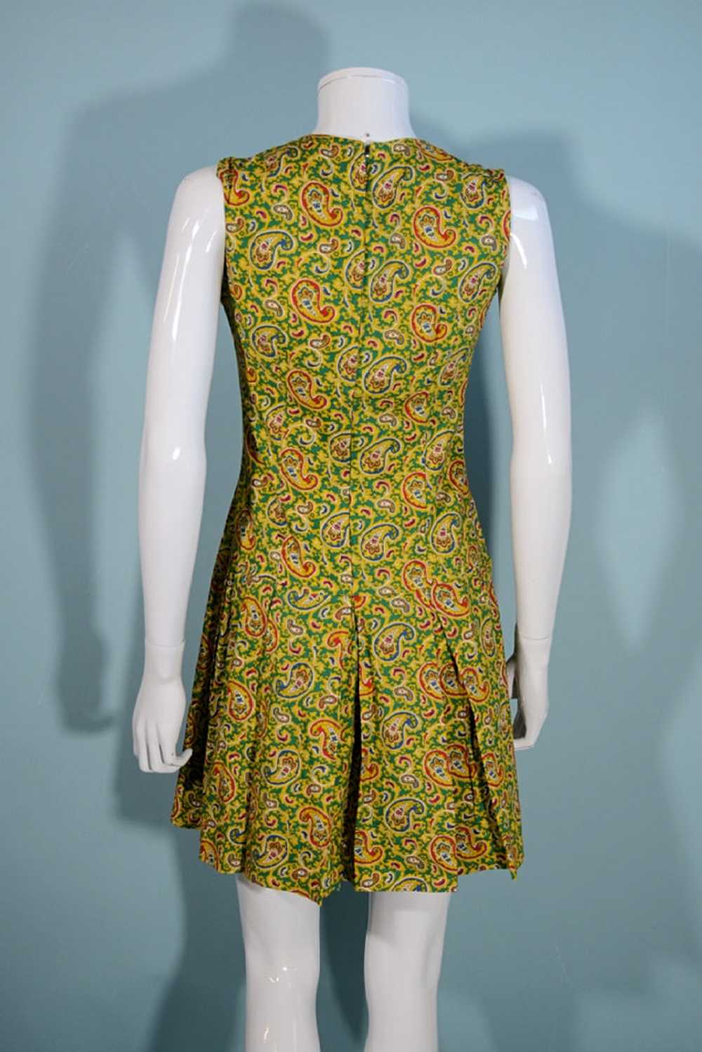 Vintage 1960s Mod Paisley Mini Dress Sleeveless P… - image 9