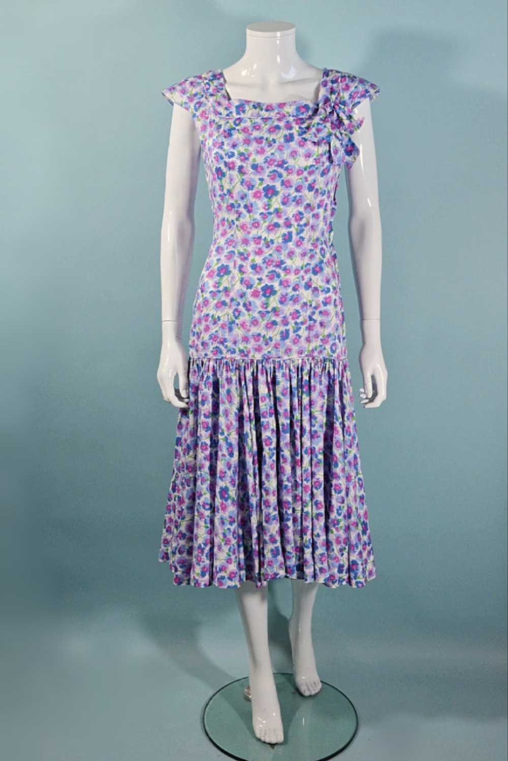 Vintage 50s Floral Print Drop Waist Dress w/Bows … - image 10