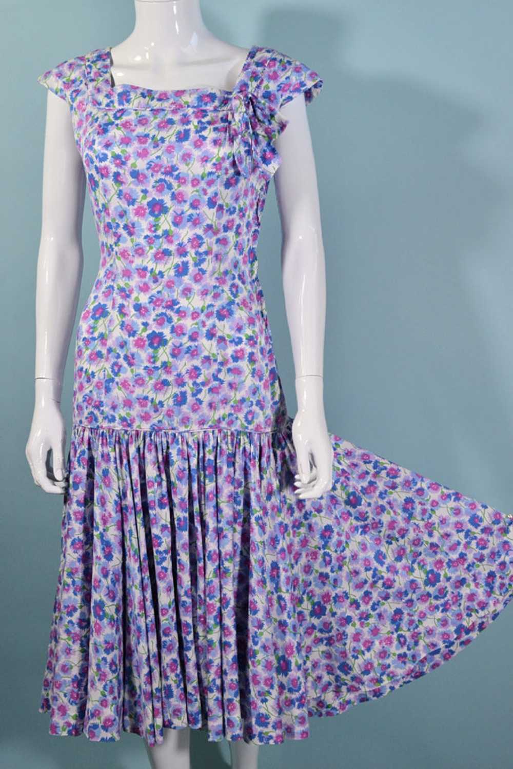 Vintage 50s Floral Print Drop Waist Dress w/Bows … - image 7