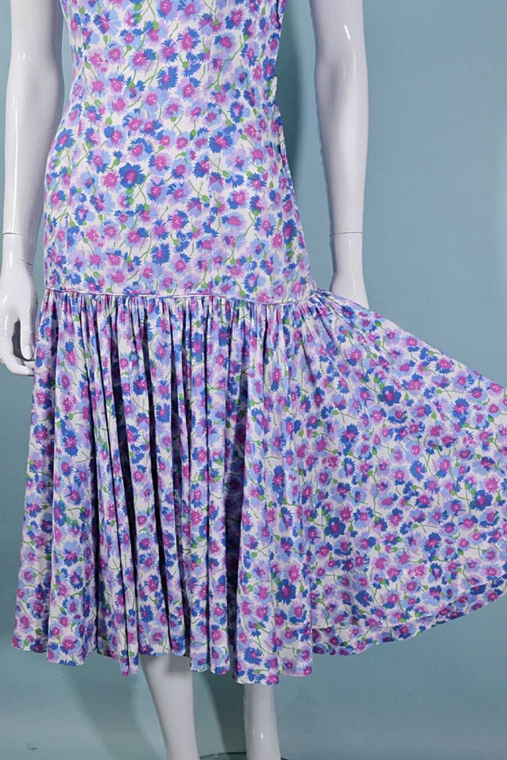 Vintage 50s Floral Print Drop Waist Dress w/Bows … - image 9