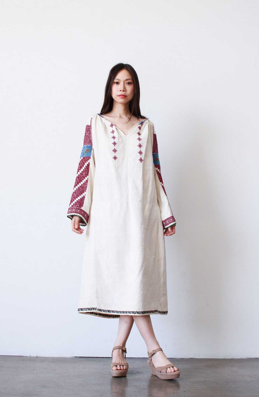1960s Eastern European Embroidered Linen Dress - image 1
