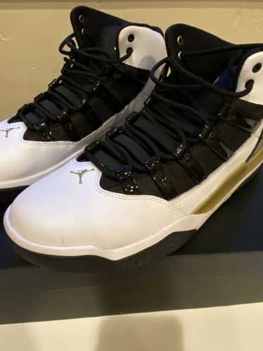 Jordan max aura white metallic hot sale gold black