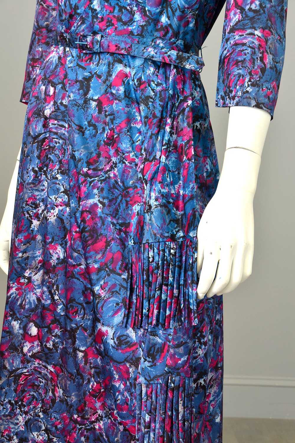 1940s Satin Impressionist Floral Dress with Fring… - image 2
