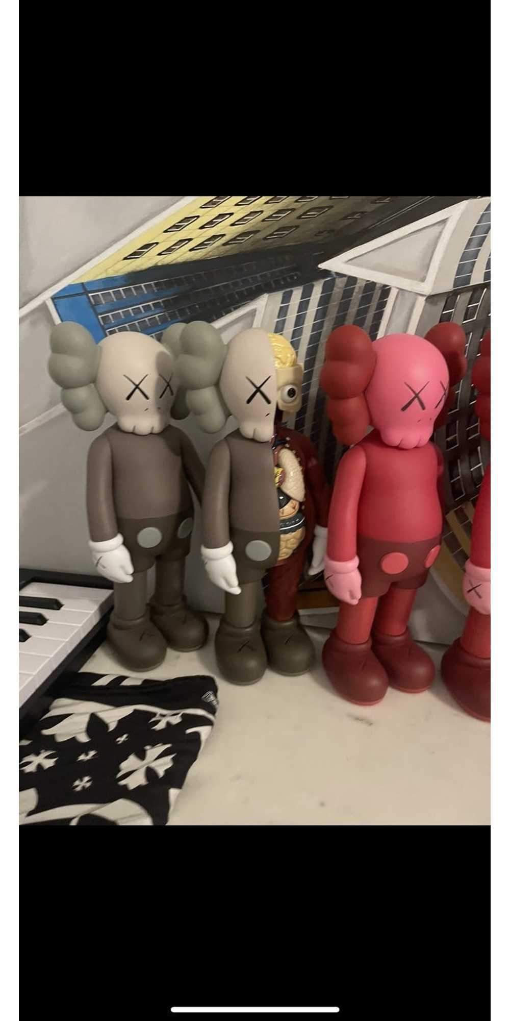 Kaws kaws figures - image 7