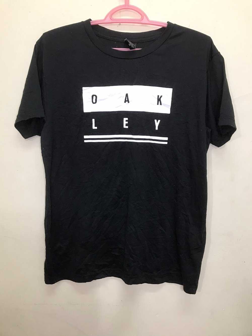 Oakley × Streetwear Oakley Tee X Street Fashion - image 1