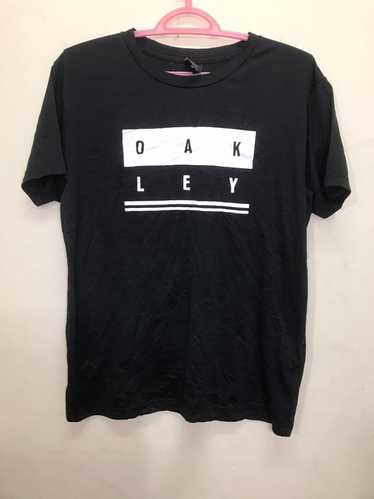 Oakley × Streetwear Oakley Tee X Street Fashion - image 1