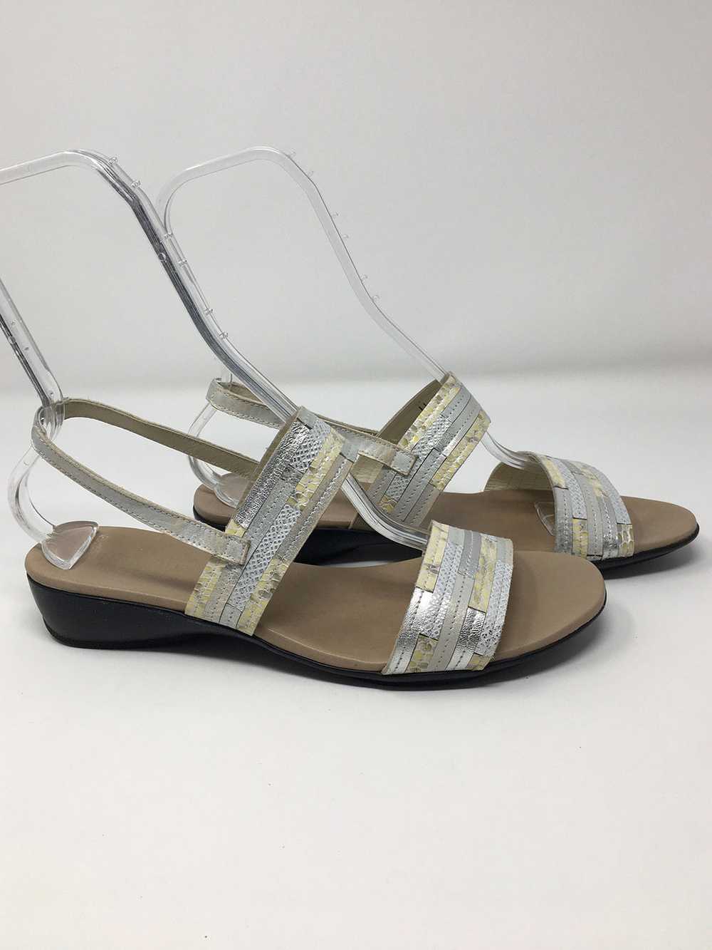 Munro Size 11 Ivory Patchwork Sandals - image 1