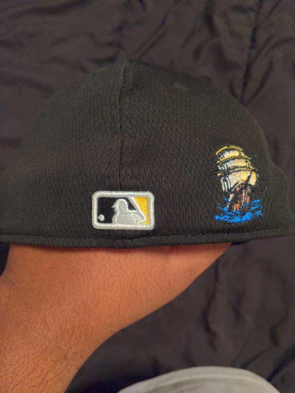 MLB × New Era Pittsburgh Pirates Fitted Hat - image 4