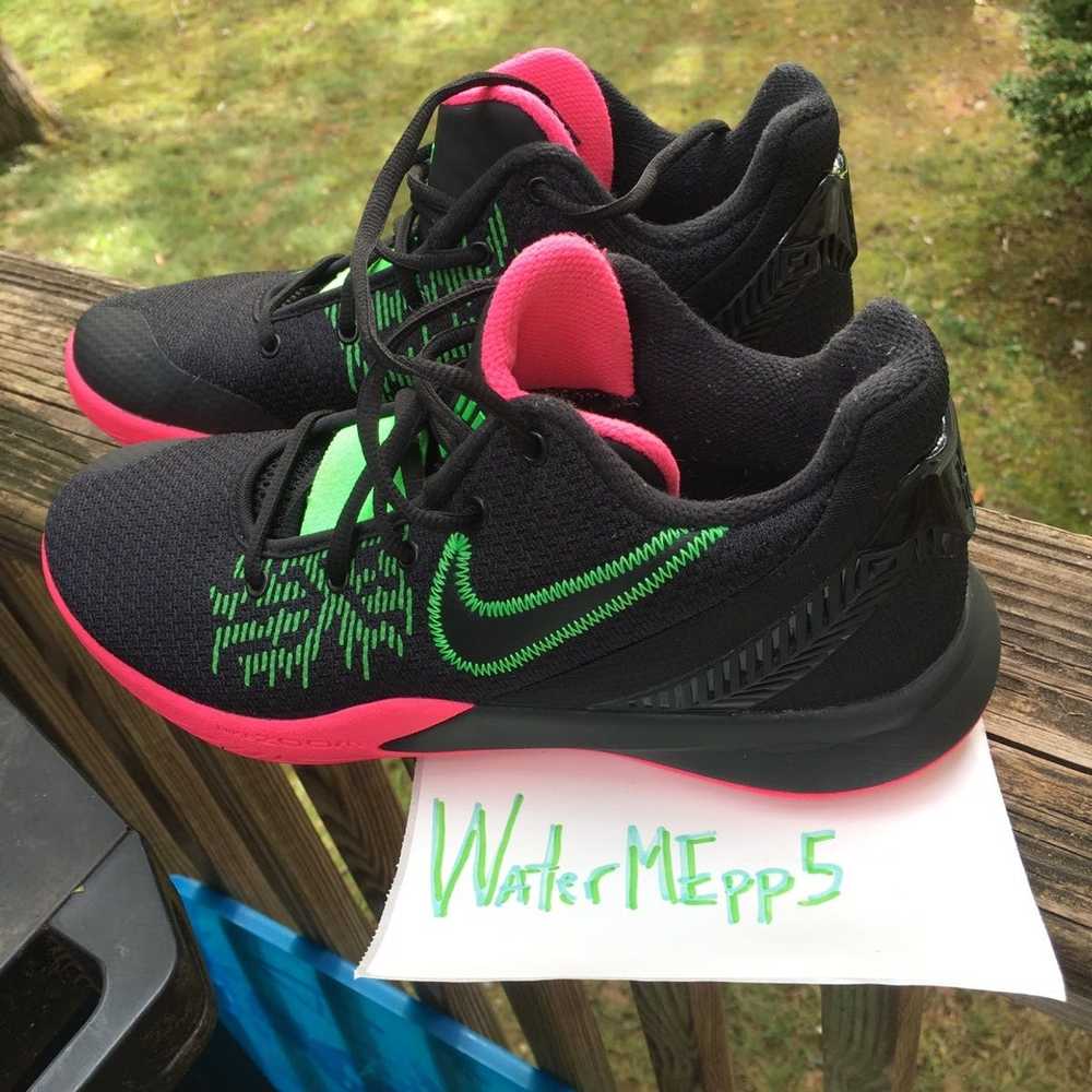 kyrie flytrap 2 black hyper pink