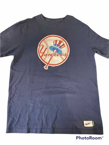 ❌ SOLD ❌ 2001 New York Yankees Tee Size: XL fits slightly bigger