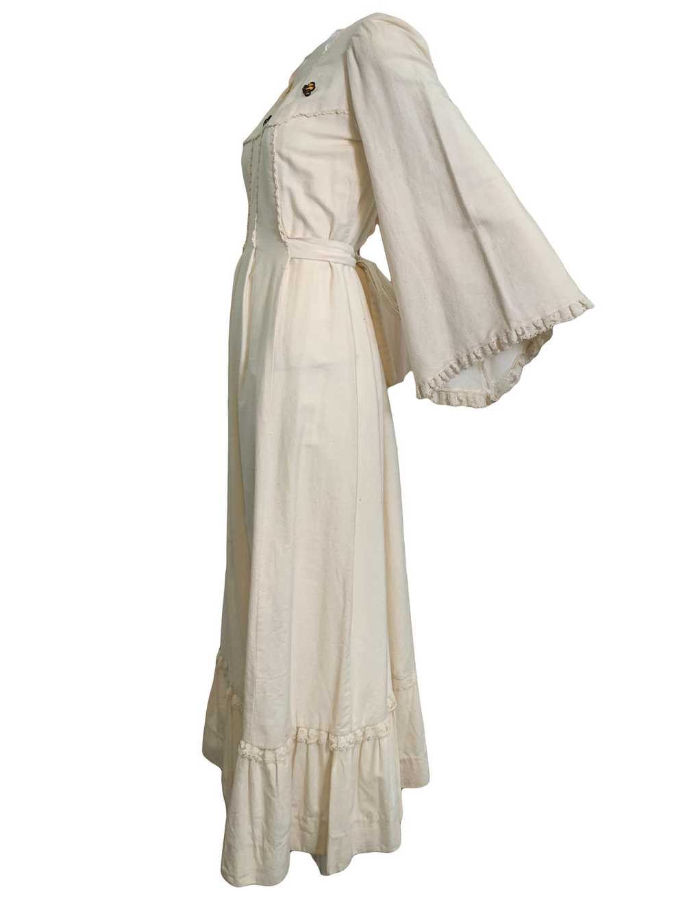 70s Bumblebee Applique Linen Maxi dress with Trum… - image 2