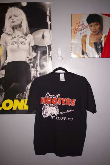 Vintage 90s Hooters St. Louis T-Shirt (Black)