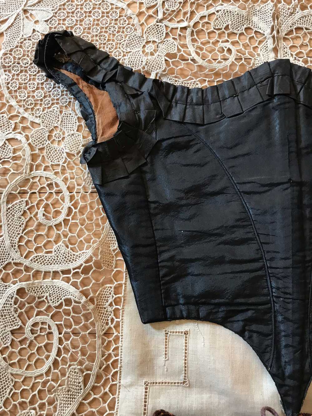 Antique Mourning black silk Swiss waist bodice 🌿… - image 2