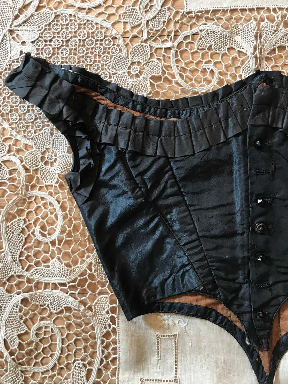 Antique Mourning black silk Swiss waist bodice 🌿… - image 7