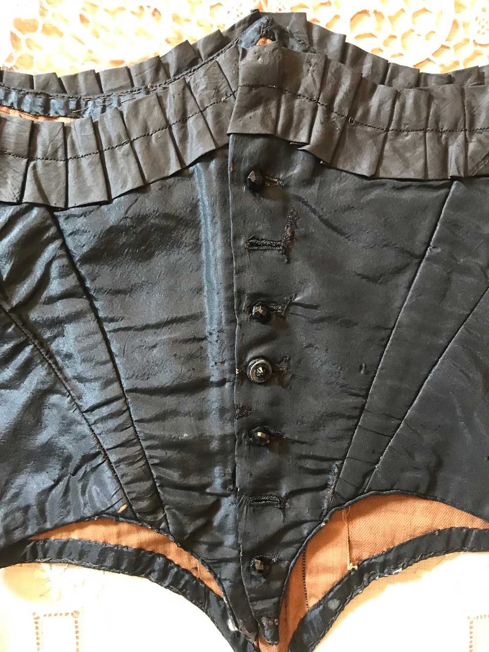 Antique Mourning black silk Swiss waist bodice 🌿… - image 9