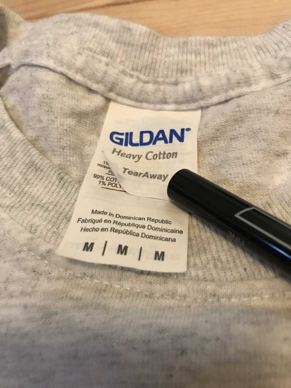 Gildan × MLB MLB Volunteer T-Shirt - image 3
