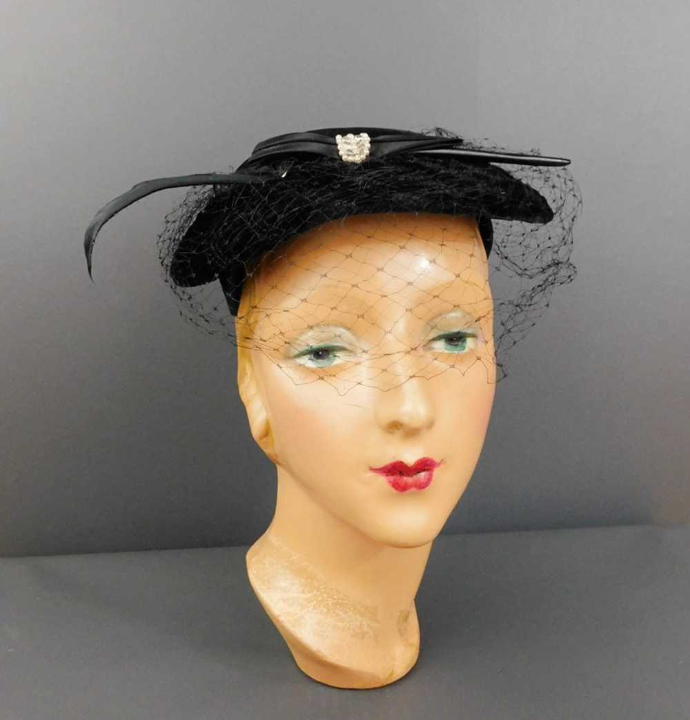Vintage 1950s Black Velvet Hat with Feather, Blac… - image 2