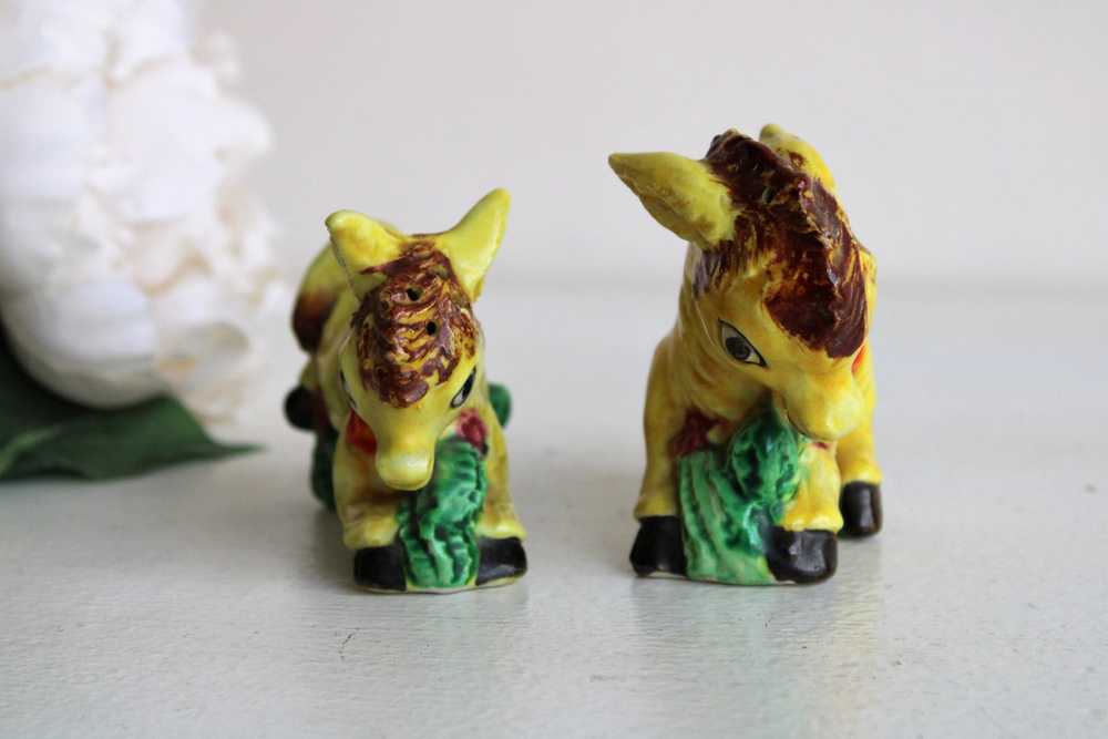Vintage 1940s 1950s Donkey Salt and Pepper Shakers - image 2