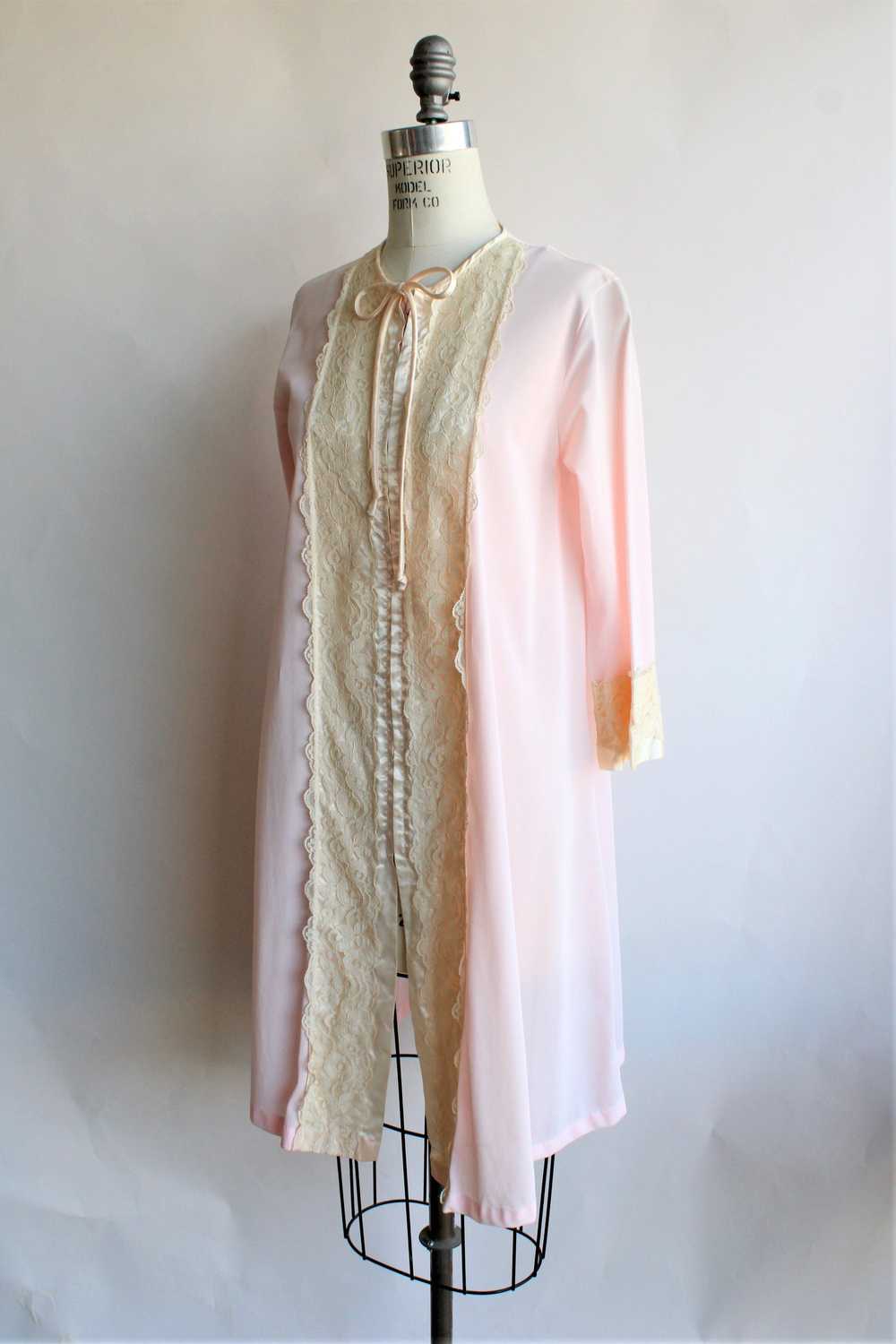 Vintage 1970s Gilead Pink And Lace Nylon Robe wit… - image 5