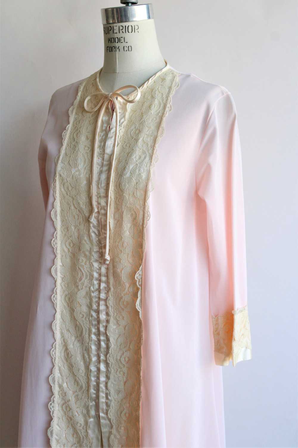 Vintage 1970s Gilead Pink And Lace Nylon Robe wit… - image 6